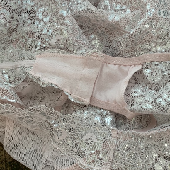 Victoria‘s Secret Long-sleeve Lace Body Suit - Picture 6 of 6